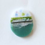 ストリンガーとフリットの卵型ペンダントトップ